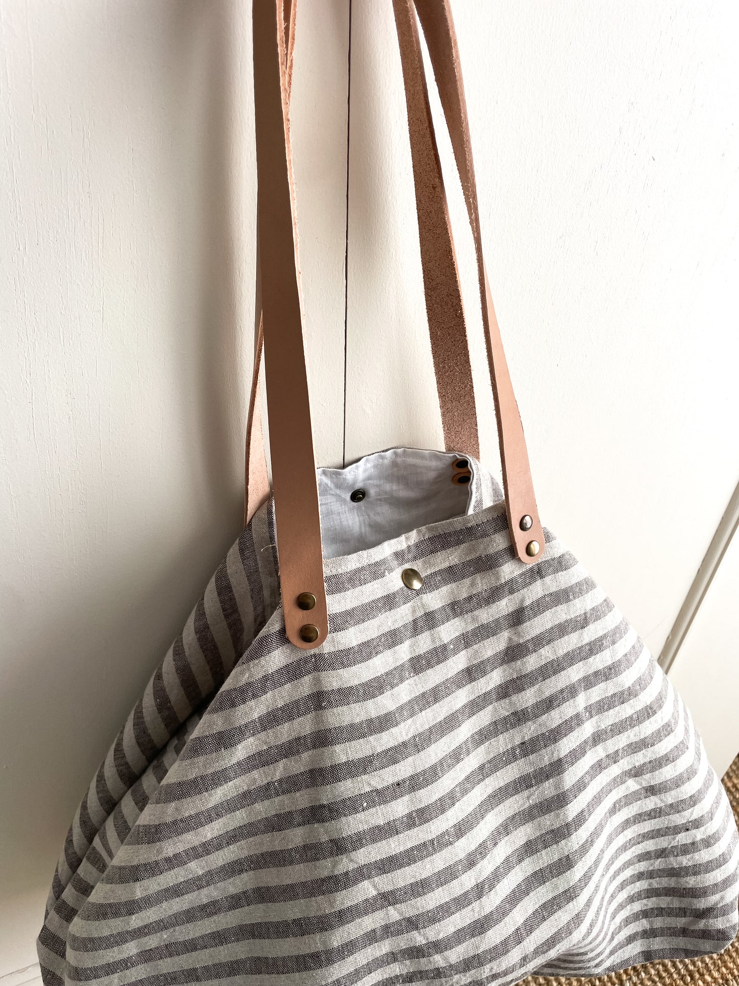 MIDI bag: stripes in natural, leather handles