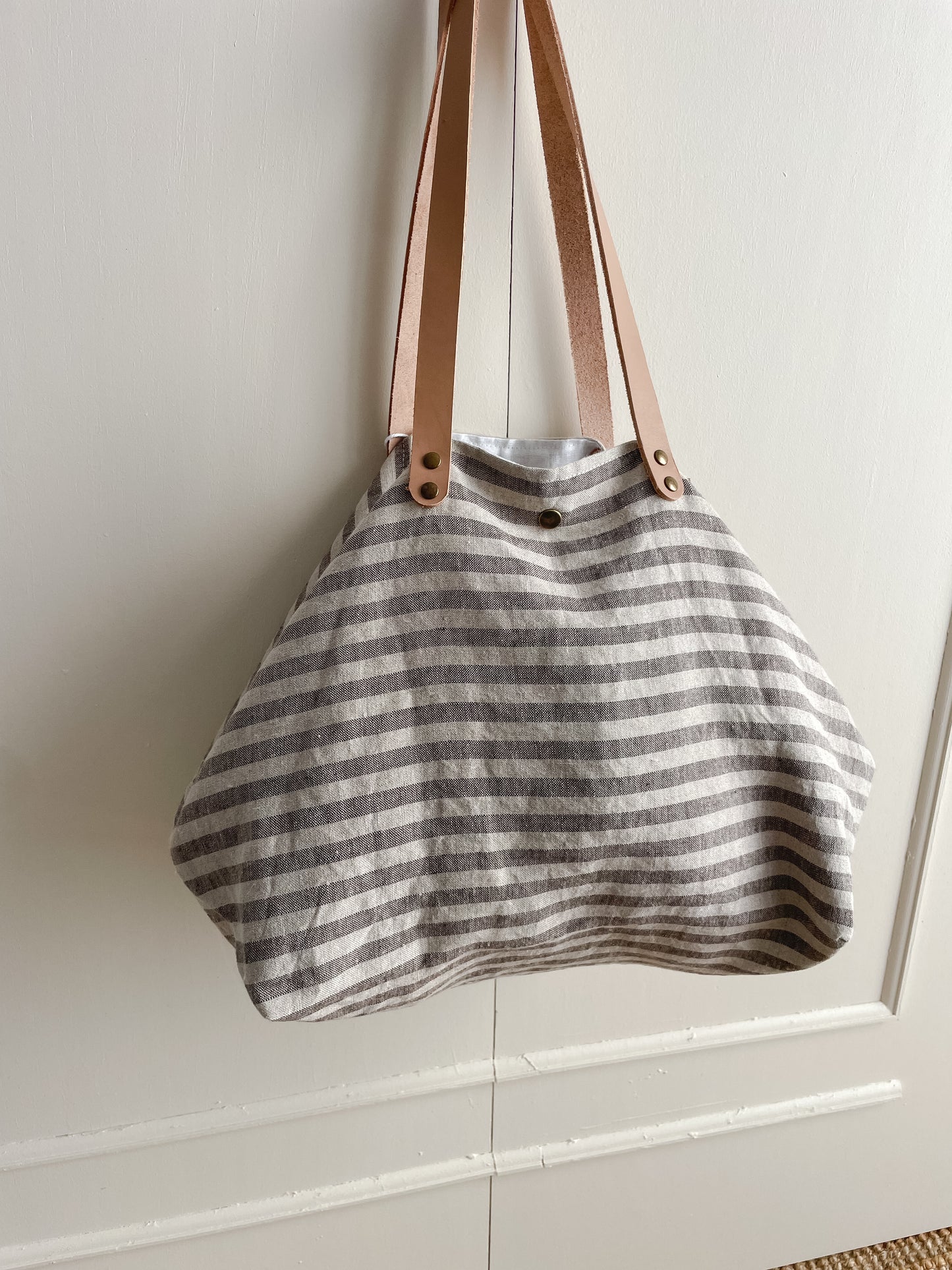 PETITE bag: stripes in natural with leather handles