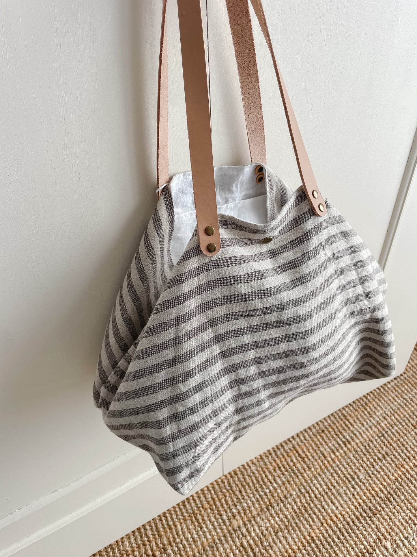 PETITE bag: stripes in natural with leather handles