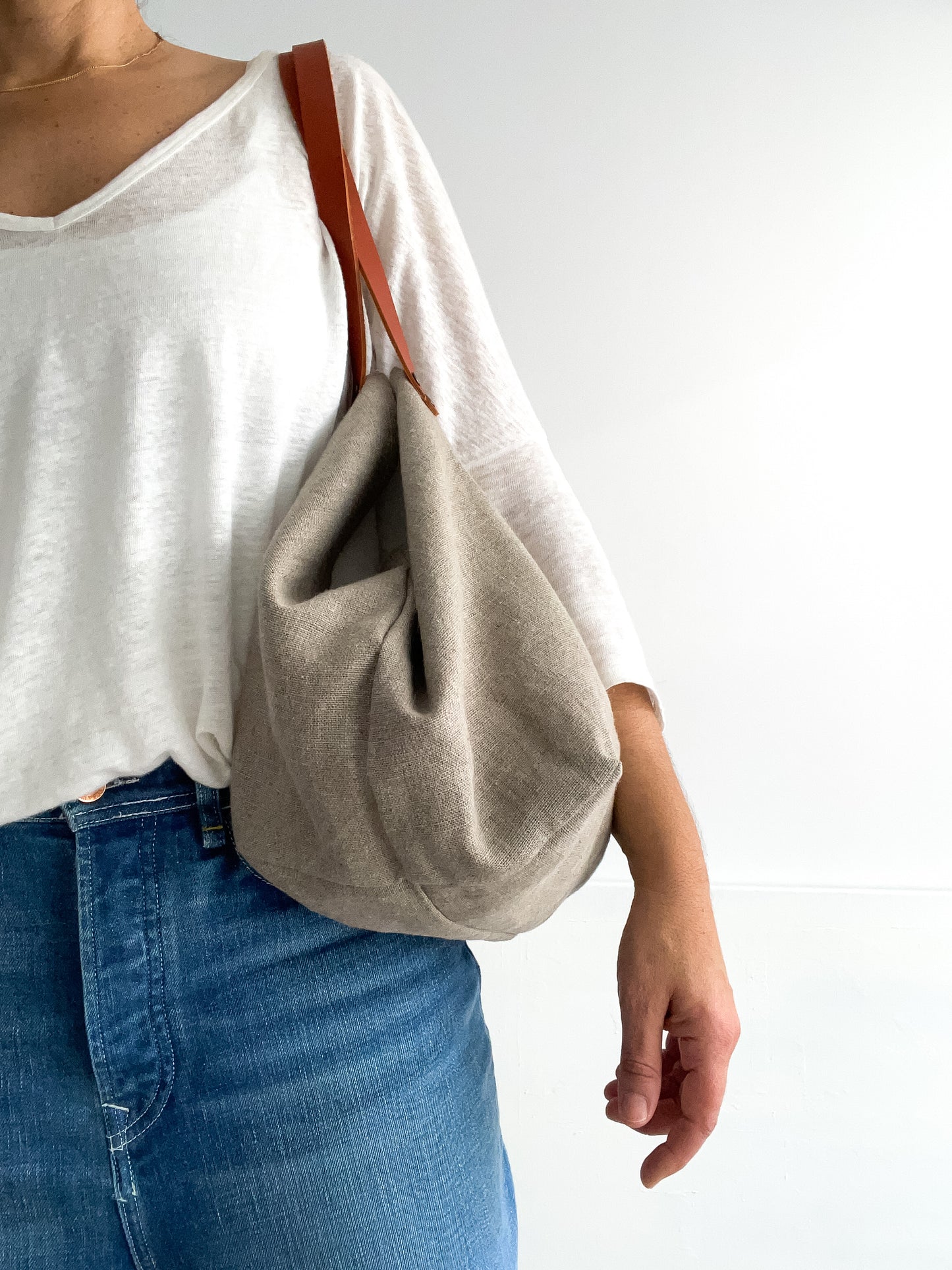 PETITE bag: natural with leather handles