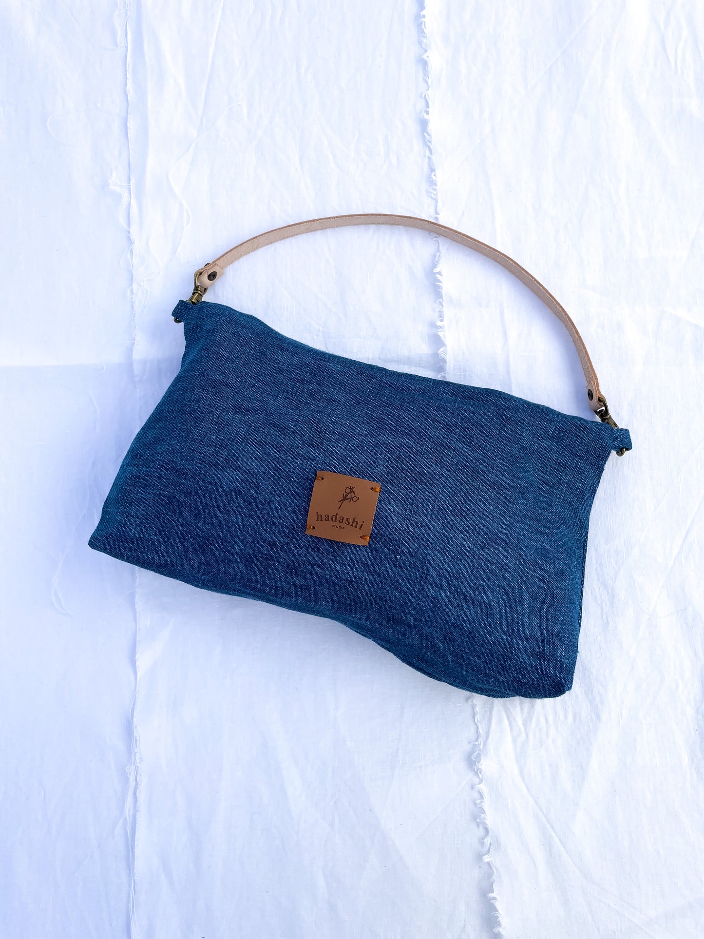 Slouchy pouch: indigo