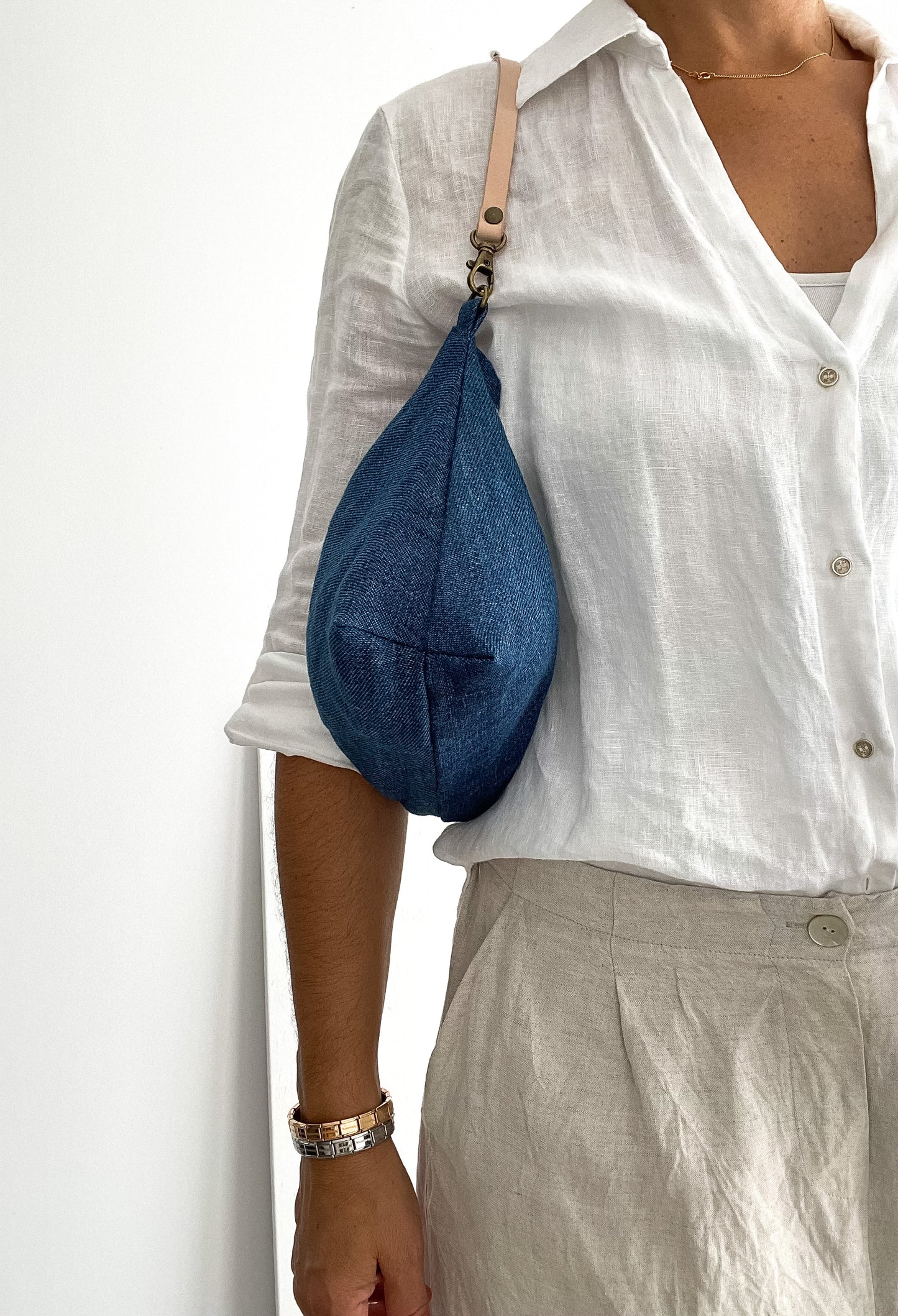 Slouchy pouch: indigo