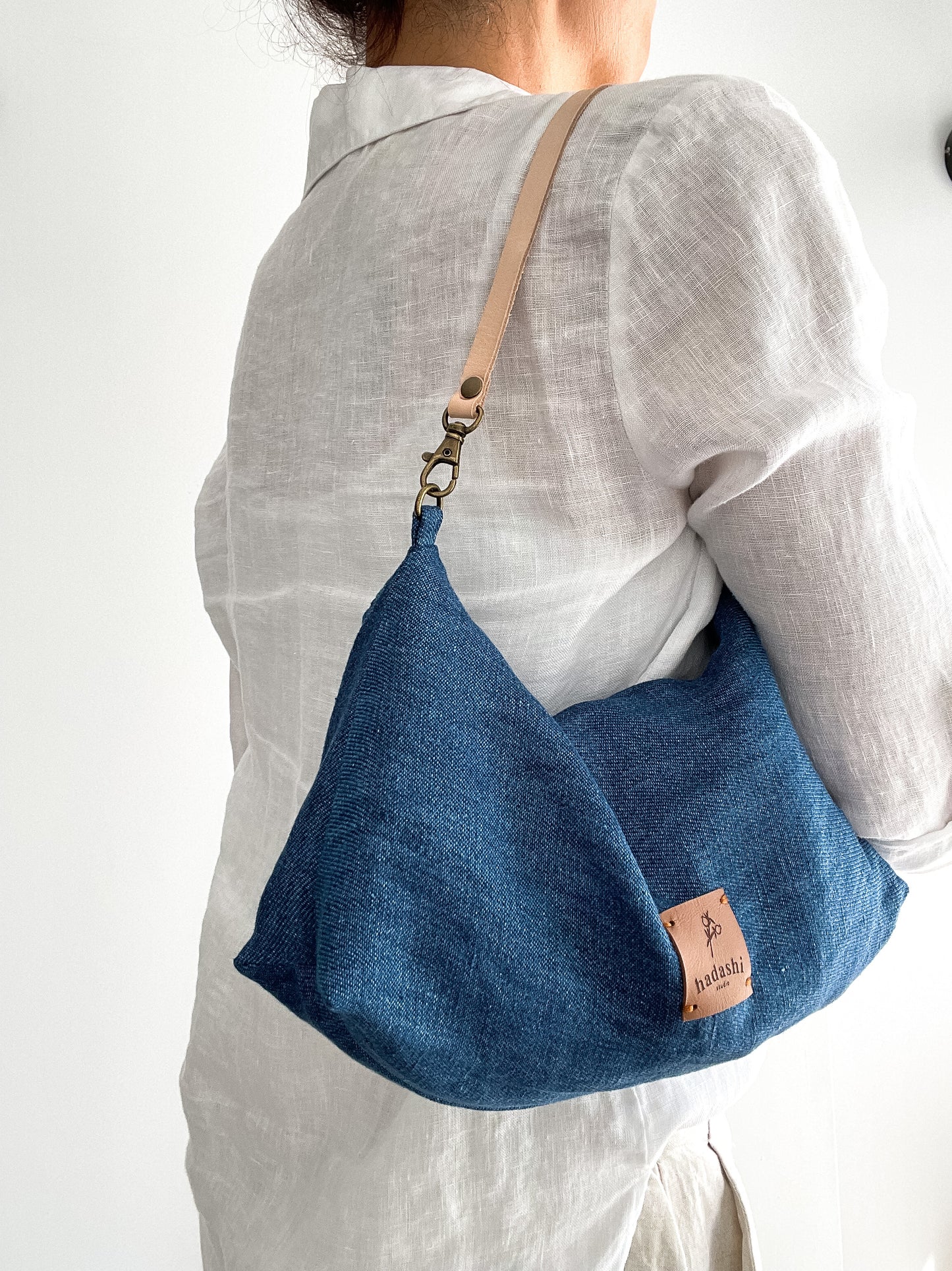 Slouchy pouch: indigo