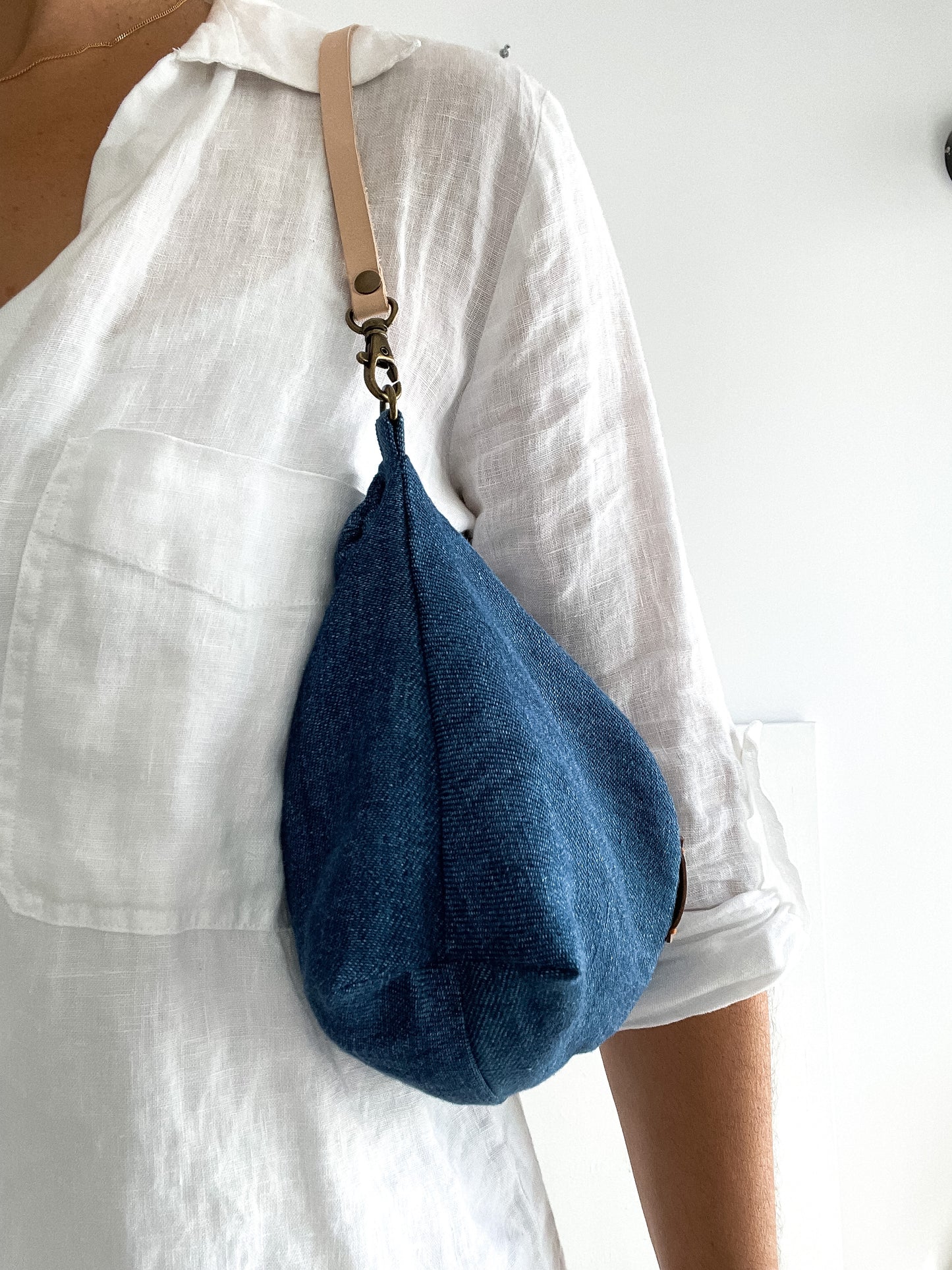 Slouchy pouch: indigo