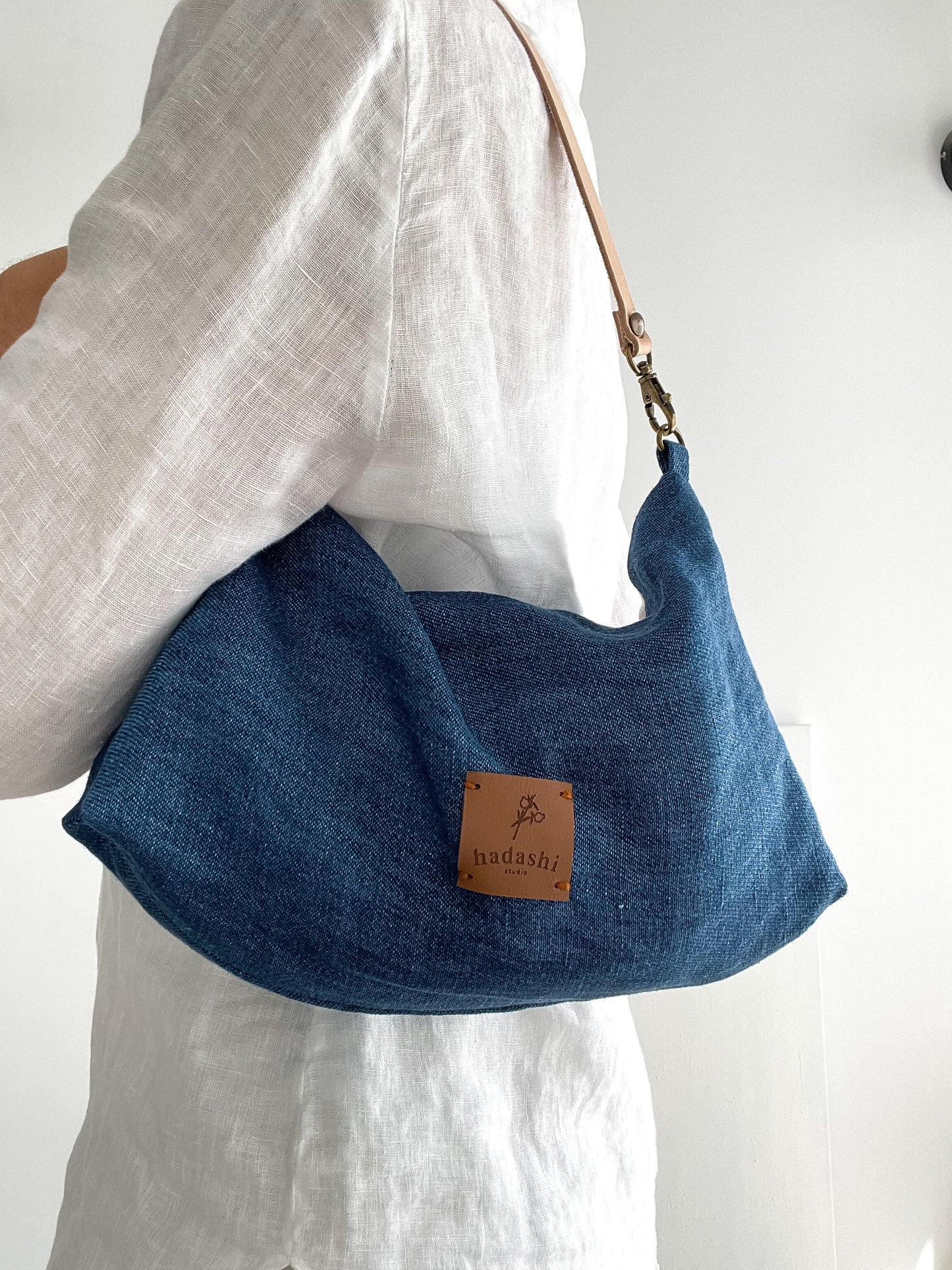 Slouchy pouch: indigo