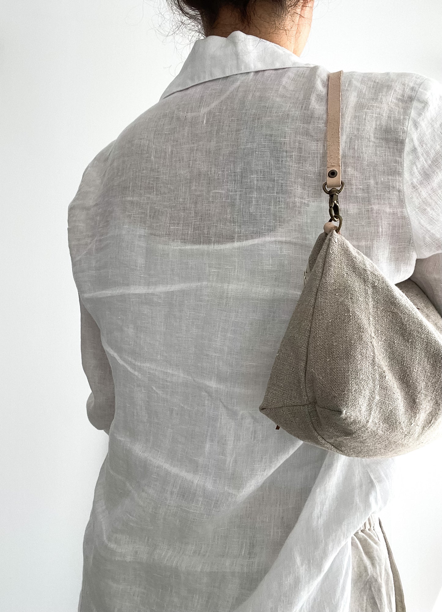 Slouchy pouch: natural