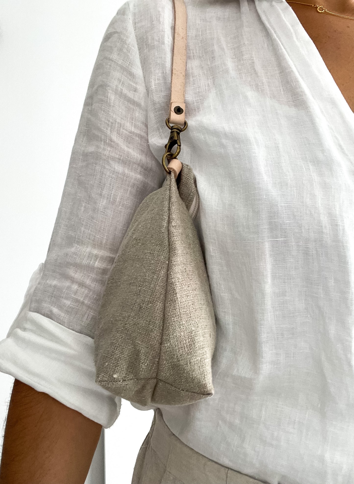 Slouchy pouch: natural