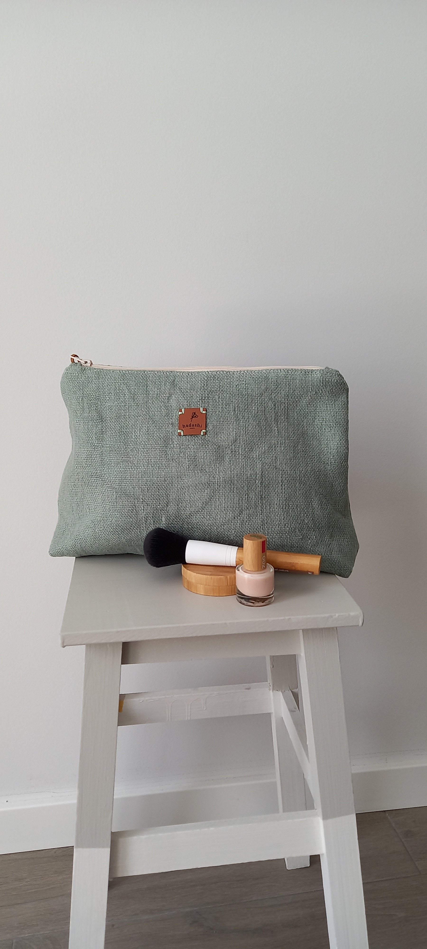 100% linen cosmetic bag pouch with women cosmetic essentials 