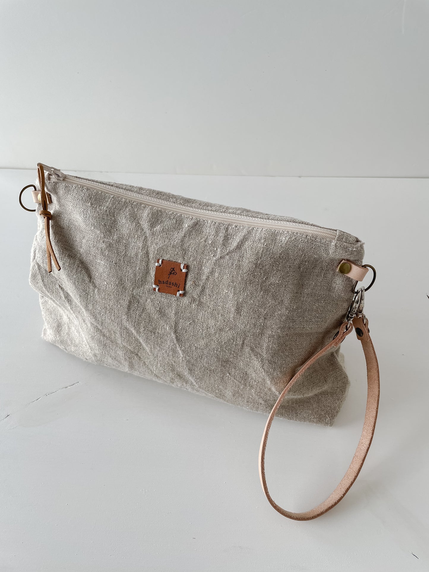 linen slouchy pouch in beige with thin leather strap