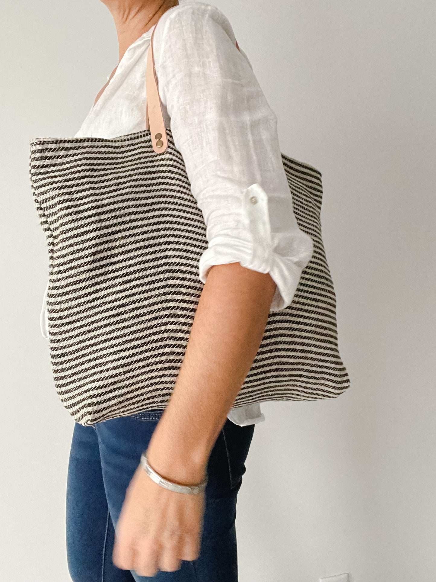 Field tote (thin stripes)