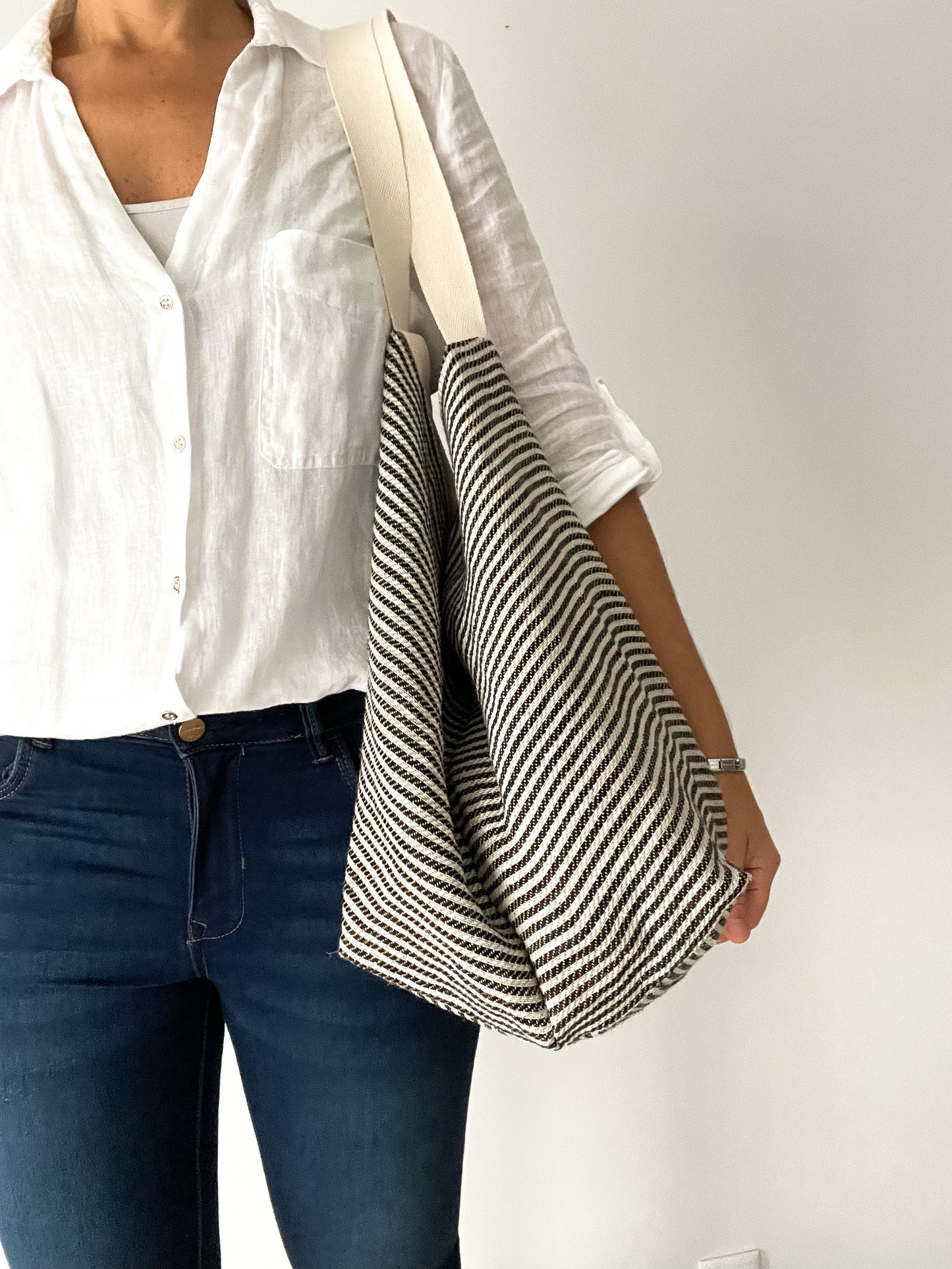 MIDI beach bag: black thin stripes