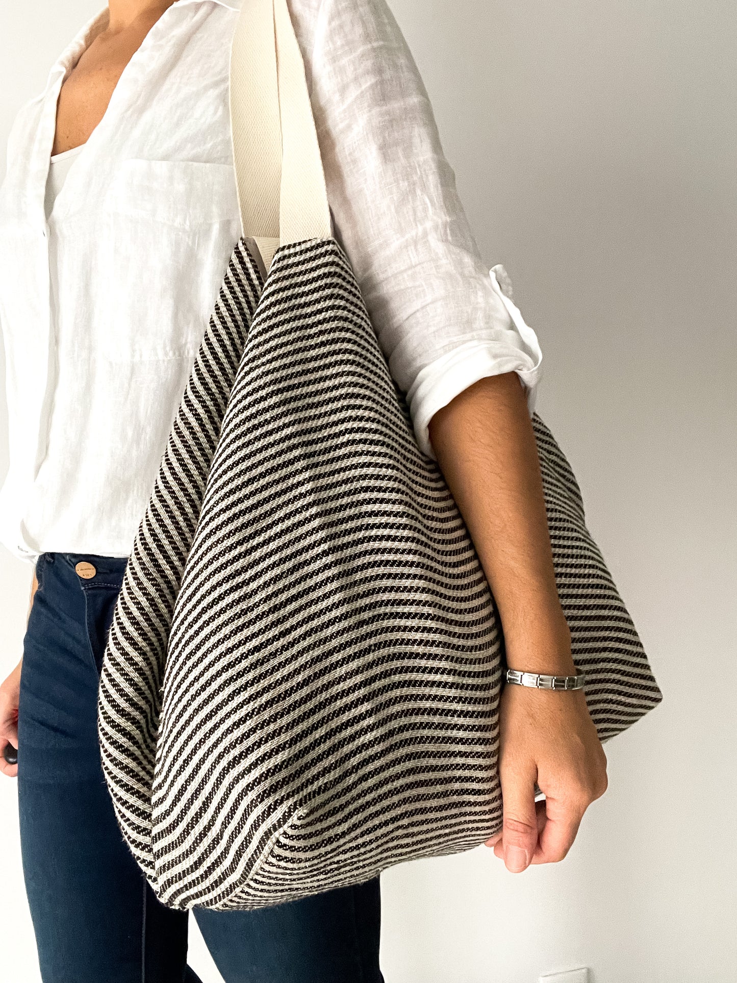 MIDI beach bag: black thin stripes