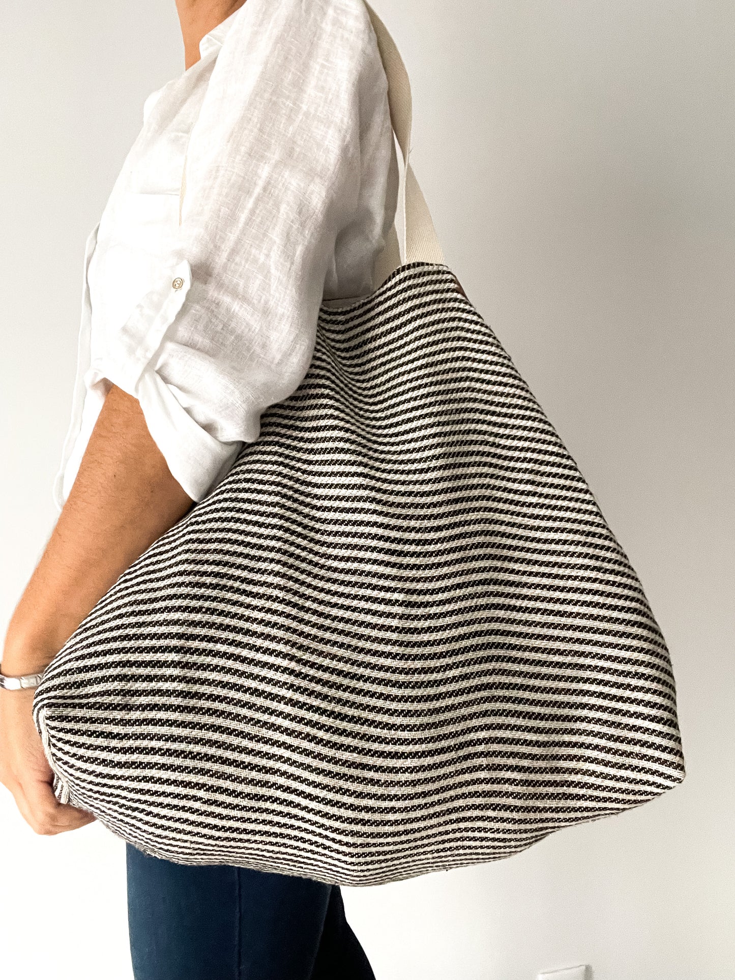 MIDI beach bag: black thin stripes