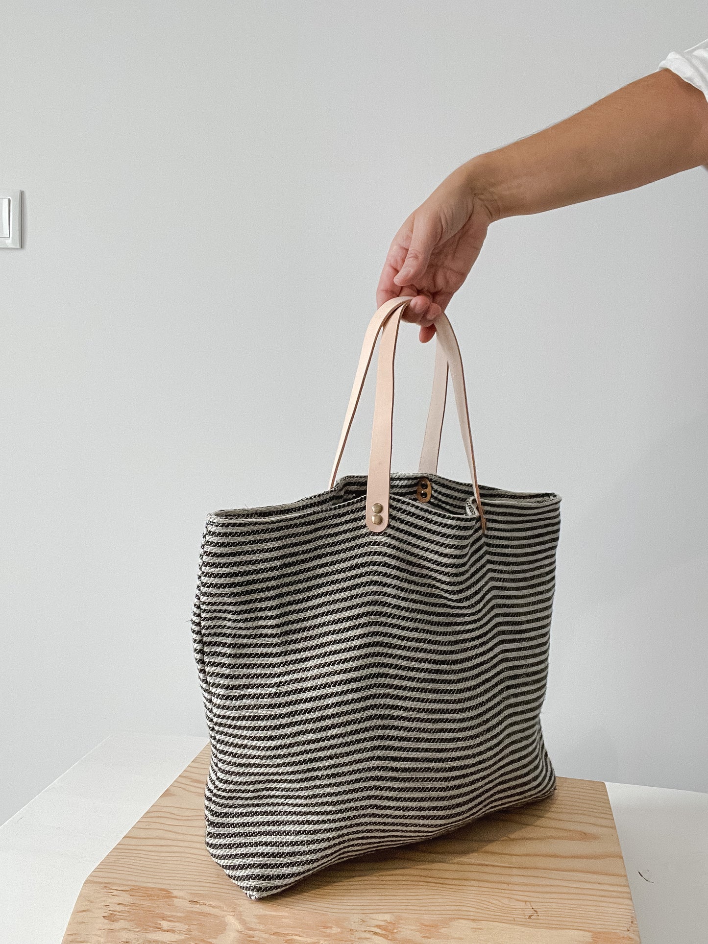 Field tote (thin stripes)