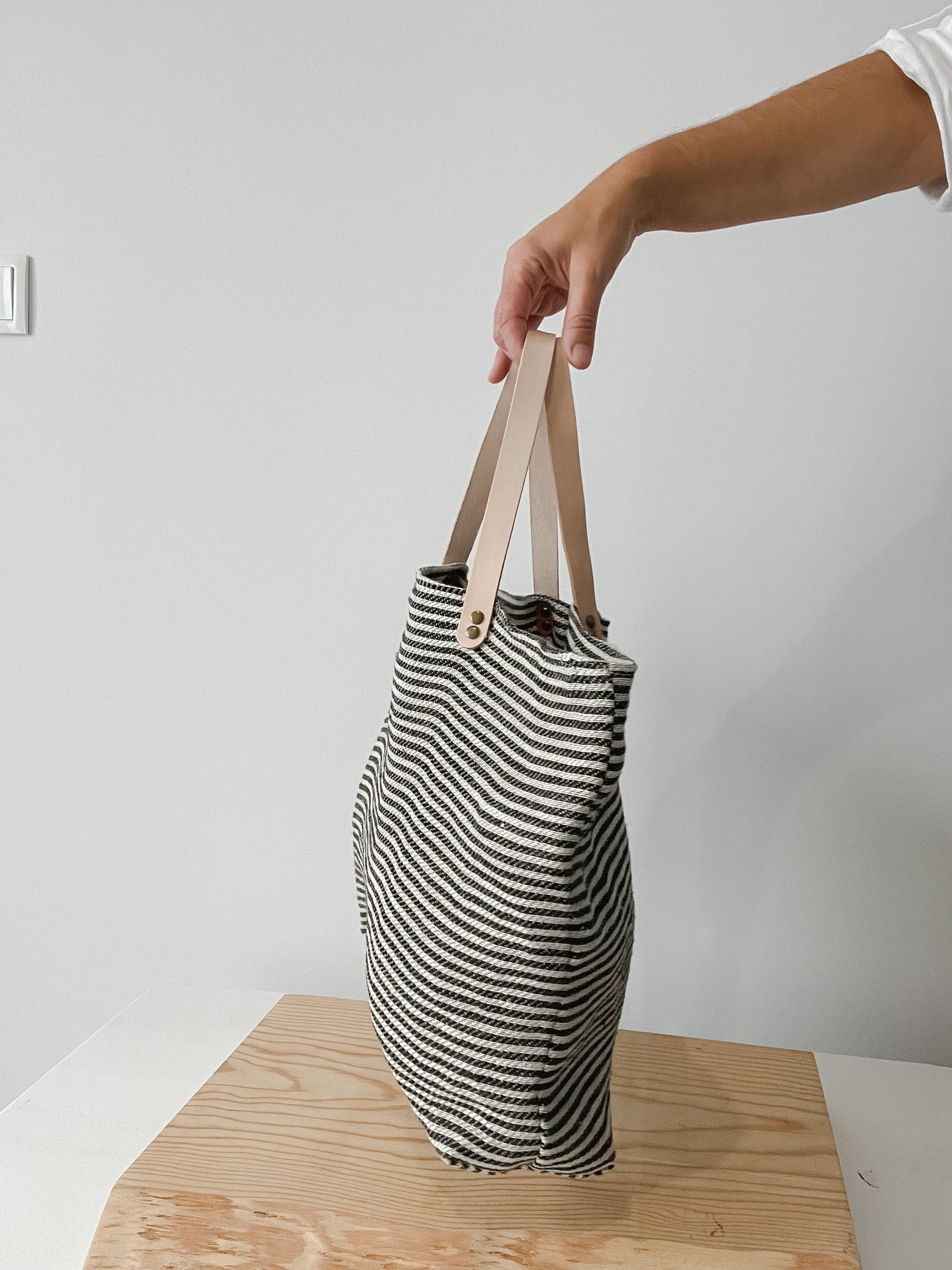 Field tote (thin stripes)