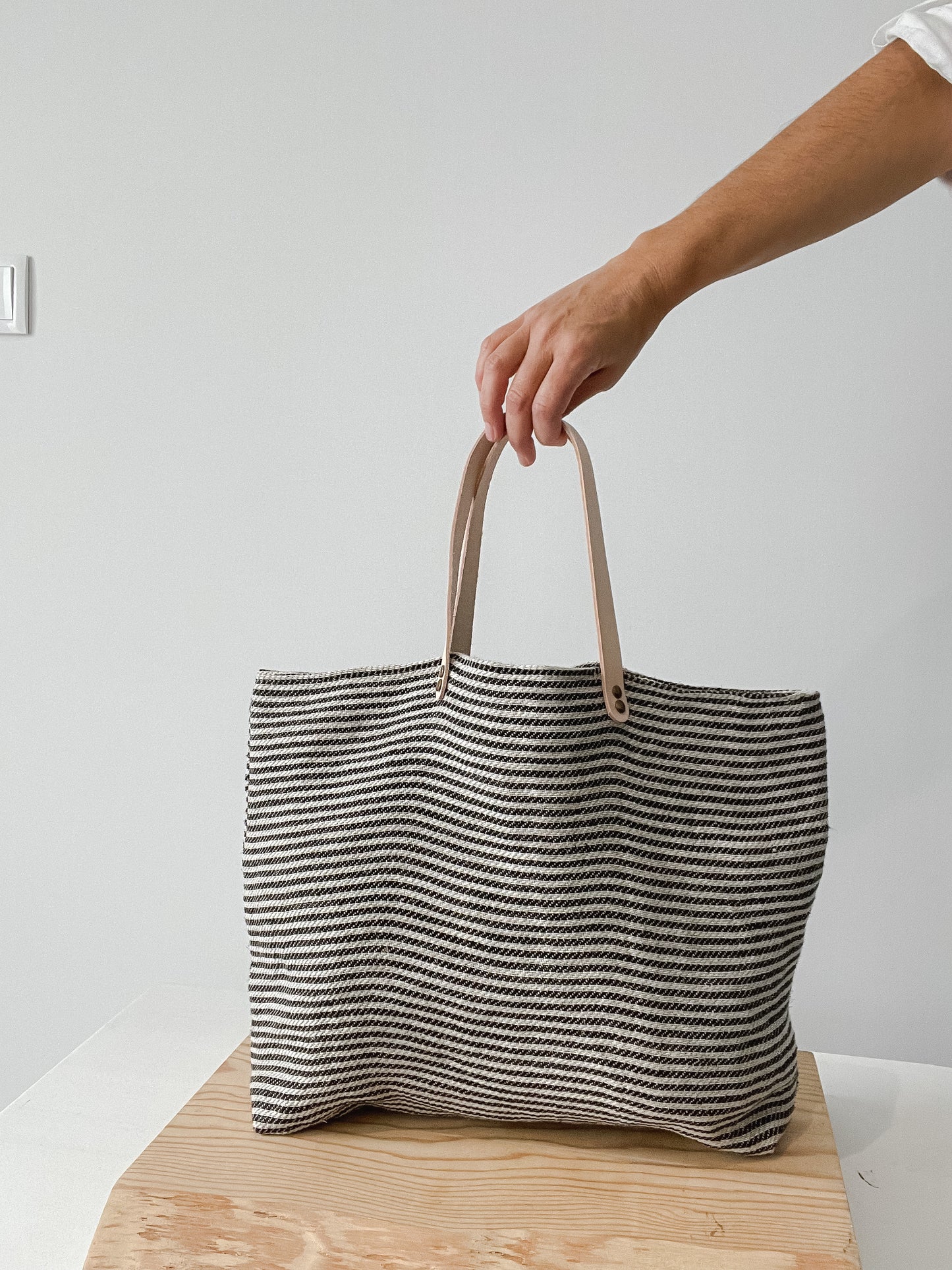 Field tote (thin stripes)