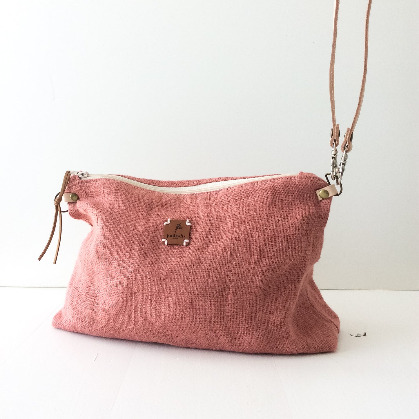 linen slouchy pouch in rose with a thin leather strap